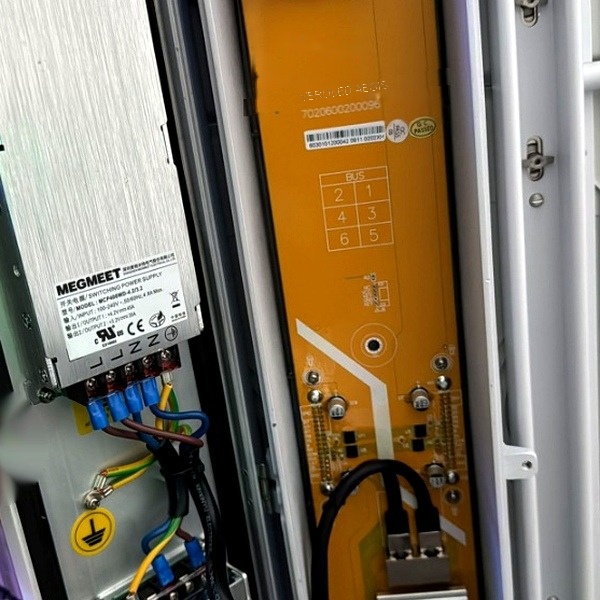 Alimentatore MEGMEET di grado industriale e PCB serigrafato VeroLED